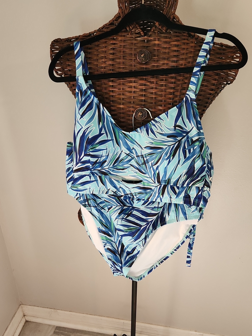 Hurley Blue and White Leaf-Print WOMEN TWO-PIECE PLUS SIZED